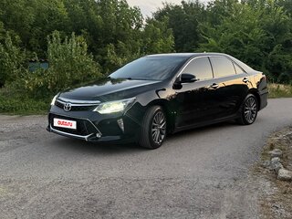 2016 Toyota Camry VII (XV50) Рестайлинг, чёрный, 2100000 рублей, вид 3