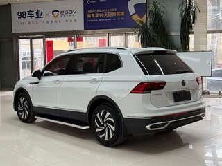 2023 Volkswagen Tiguan II Рестайлинг, белый, 2450000 рублей, вид 4