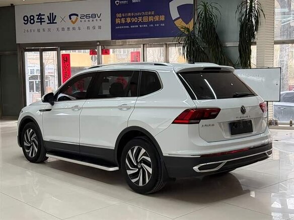 2023 Volkswagen Tiguan II Рестайлинг, белый, 2450000 рублей - вид 3