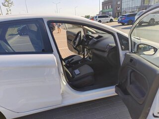 2018 Ford Fiesta Mk6 Рестайлинг, белый, 749000 рублей, вид 4