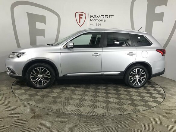 2016 Mitsubishi Outlander III Рестайлинг 2, серебристый - вид 3