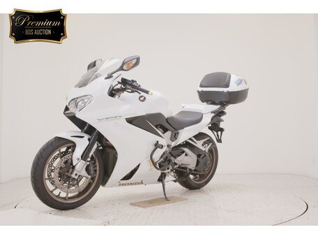 2016 Honda VFR 800, белый, 795000 рублей, вид 4