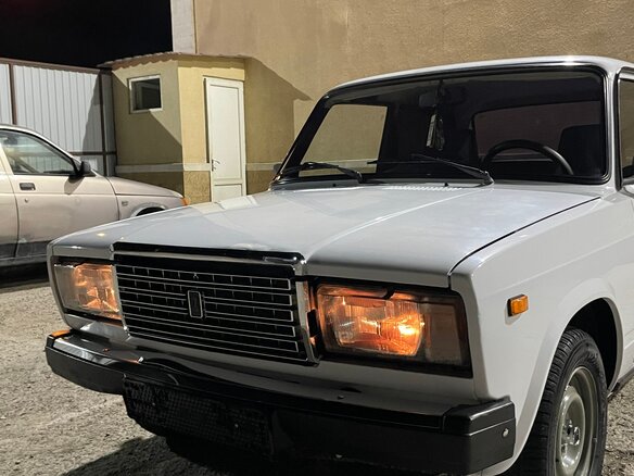 2004 Lada (ВАЗ) 2107, белый, 265000 рублей - вид 3