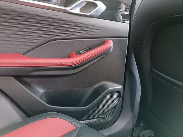 2024 Geely Coolray (Binyue Cool) I Рестайлинг, белый, 2000000 рублей - вид 14