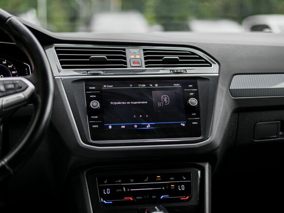 2021 Volkswagen Tiguan II Рестайлинг, серебристый, 2305000 рублей - вид 6