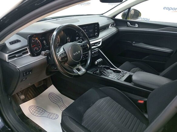 2021 Kia K5 III, чёрный, 1605000 рублей - вид 7