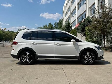2022 Volkswagen Touran Cross L II, белый, 2250000 рублей, вид 4