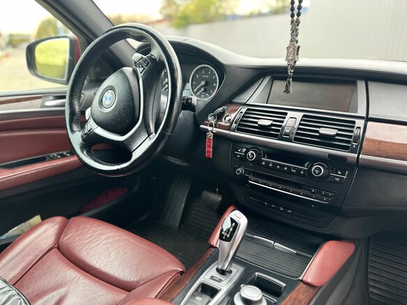 2008 BMW X6 50i 6-speed I (E71), красный, 1355000 рублей - вид 18