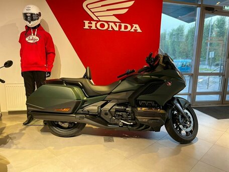 2025 Honda GL 1800 Gold Wing, зелёный, 3650000 рублей, вид 3