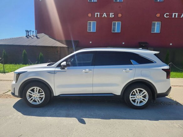 2024 Kia Sorento IV Рестайлинг, белый, 5190000 рублей - вид 3