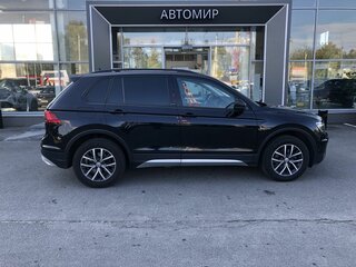 2018 Volkswagen Tiguan II, чёрный, 2010000 рублей, вид 4