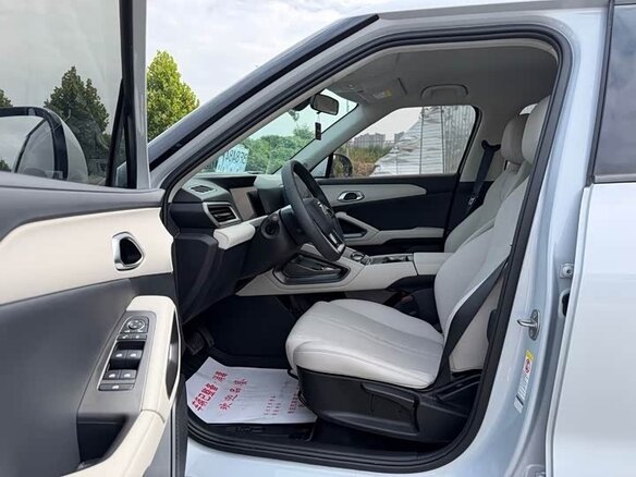 2024 BYD Yuan Pro (47 kWh) I Рестайлинг 2 (Pro), серебристый, 1900600 рублей - вид 13