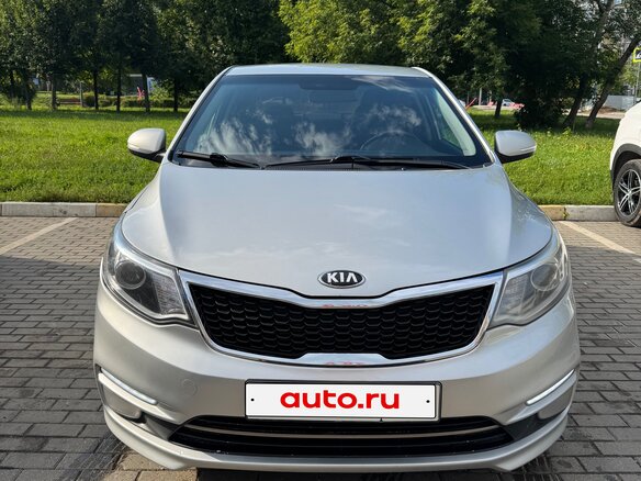 2015 Kia Rio III Рестайлинг, серебристый - вид 1