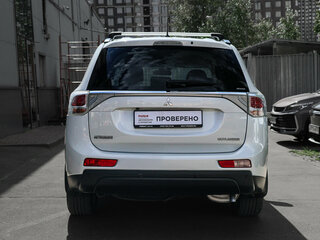 2013 Mitsubishi Outlander III, белый, 1600000 рублей, вид 5