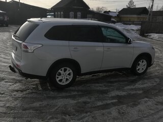 2014 Mitsubishi Outlander III Рестайлинг, белый, 1590000 рублей, вид 2