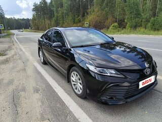 2021 Toyota Camry VIII (XV70) Рестайлинг, чёрный, 3000000 рублей, вид 4