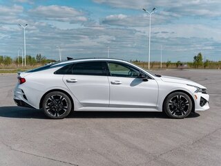 2021 Kia K5 III, белый, 2390000 рублей, вид 2