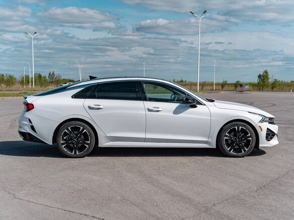 2021 Kia K5 III, белый, 2390000 рублей - вид 2