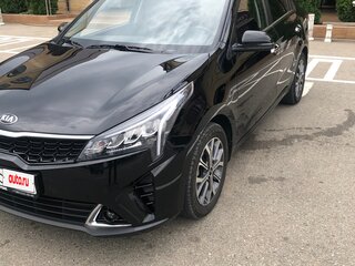 2020 Kia Rio IV Рестайлинг, чёрный, 1795000 рублей, вид 1