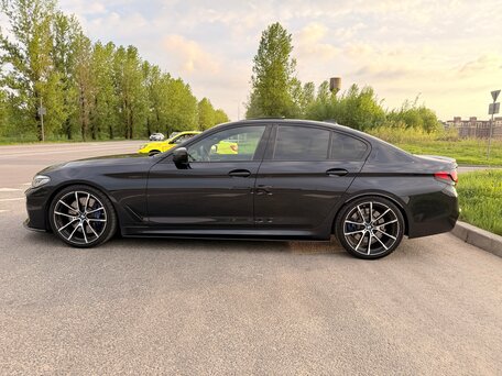 2019 BMW 5 серии 540i xDrive VII (G30/G31/G38), синий, 5000000 рублей, вид 4