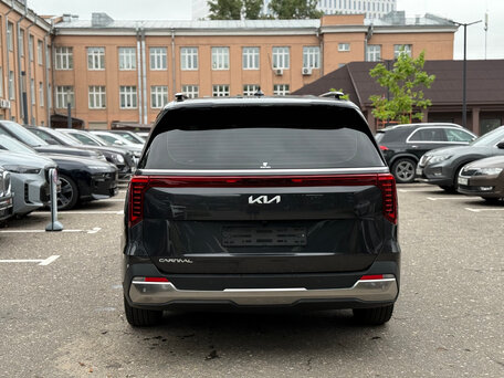2026 Kia Carnival IV Рестайлинг, чёрный, 6490000 рублей, вид 4