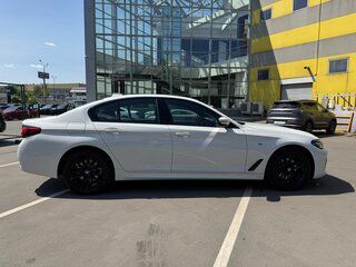 2021 BMW 5 серии 520d xDrive VII (G30/G31/G38) Рестайлинг, белый, 4700000 рублей, вид 4