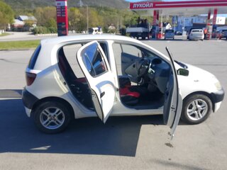 2000 Toyota Vitz I (P10), белый, 300000 рублей, вид 2