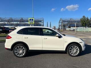 2010 Porsche Cayenne S Hybrid II (958), белый, 1499000 рублей, вид 4