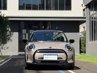 2023 Mini Hatch Cooper III (F55/F56) Рестайлинг 2, серый, 2070000 рублей, вид 2