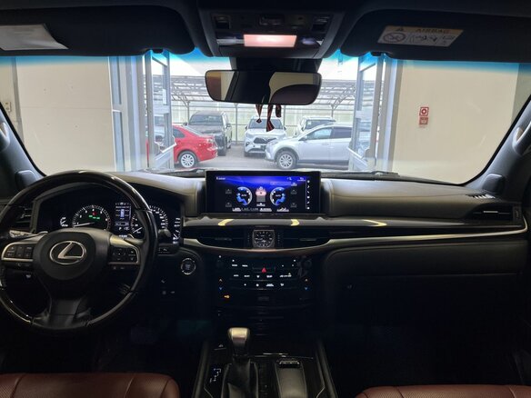 2017 Lexus LX 570 III Рестайлинг 2, чёрный, 7825000 рублей - вид 10