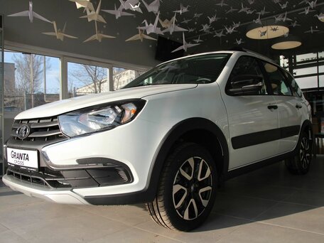 2026 Lada (ВАЗ) Granta Cross I Рестайлинг, белый, 1196000 рублей, вид 1
