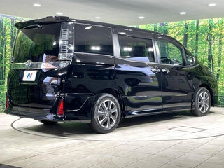 2021 Toyota Voxy III (R80) Рестайлинг, чёрный, 1790000 рублей, вид 5