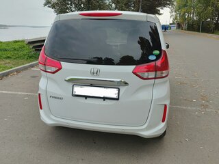 2020 Honda Freed II Рестайлинг, белый, 1530000 рублей, вид 3