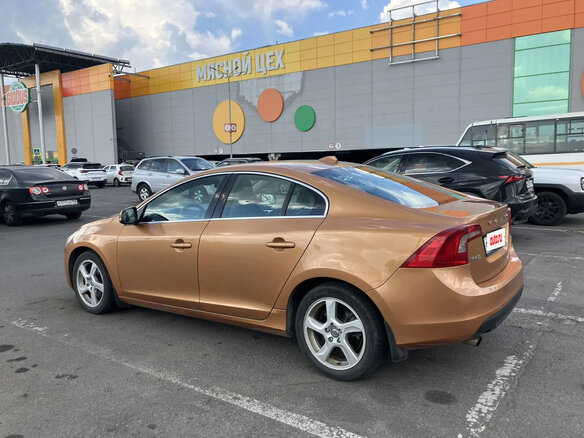 2010 Volvo S60 II, золотистый, 1160000 рублей - вид 2