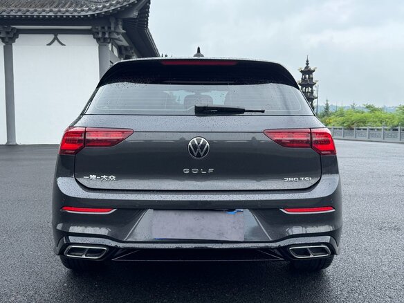 2023 Volkswagen Golf VIII, чёрный, 2098000 рублей - вид 4