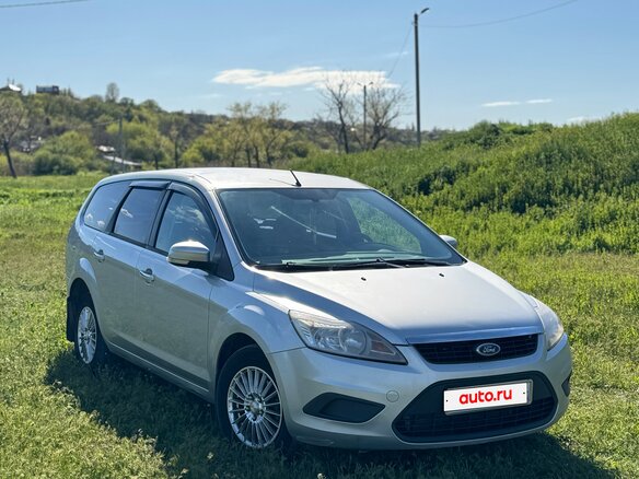 2011 Ford Focus II Рестайлинг, серебристый, 600000 рублей - вид 2