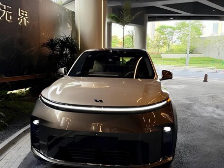 2026 Li Auto (Lixiang) L9 II, золотистый, 15000000 рублей, вид 2