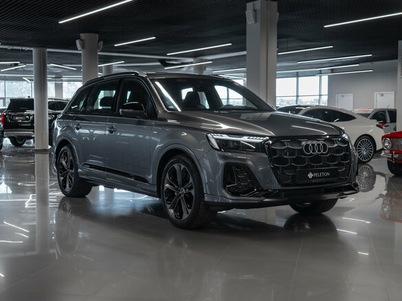 2026 Audi Q7 50 TDI II (4M) Рестайлинг 2, серый, 14670000 рублей - вид 1