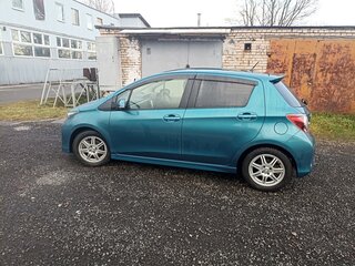 2013 Toyota Vitz III (XP130), голубой, 1300000 рублей, вид 4