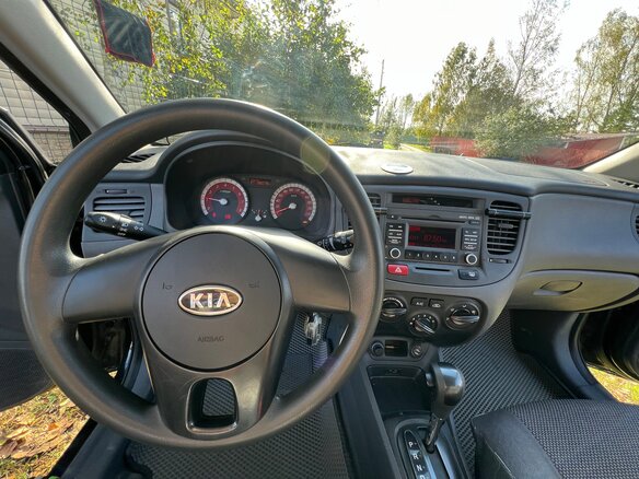 2011 Kia Rio II Рестайлинг, чёрный, 650000 рублей - вид 12