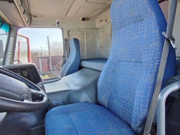 2011 Sinotruk Howo A5, красный, 1850000 рублей - вид 5