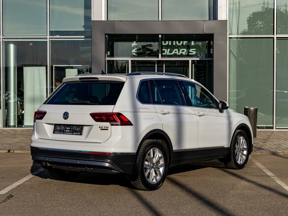 2018 Volkswagen Tiguan II, белый, 2275000 рублей - вид 5