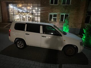 2010 Toyota Probox I, белый, 700000 рублей, вид 2