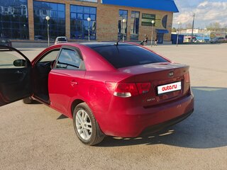 2011 Kia Cerato 6-speed II, красный, 680000 рублей, вид 3