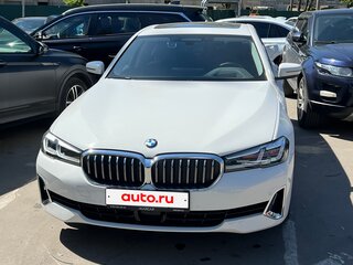 2022 BMW 5 серии 520i VII (G30/G31/G38) Рестайлинг, белый, 4500000 рублей, вид 3