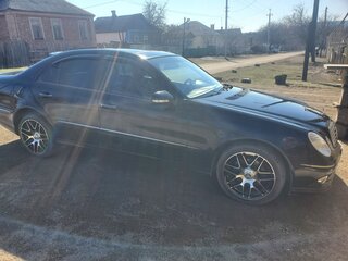 2007 Mercedes-Benz E-Класс 220 III (W211, S211) Рестайлинг, чёрный, 1000000 рублей, вид 3