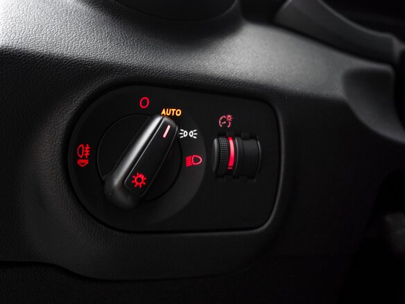 2015 Audi A1 I (8X) Рестайлинг, белый, 1050000 рублей - вид 15