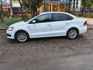 2015 Volkswagen Polo V, белый, 700000 рублей, вид 4