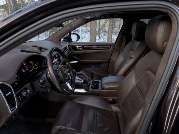 2018 Porsche Cayenne Turbo III, коричневый, 9000000 рублей - вид 16