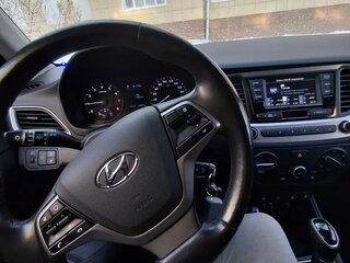 2017 Hyundai Solaris II, чёрный, 1415000 рублей, вид 5
